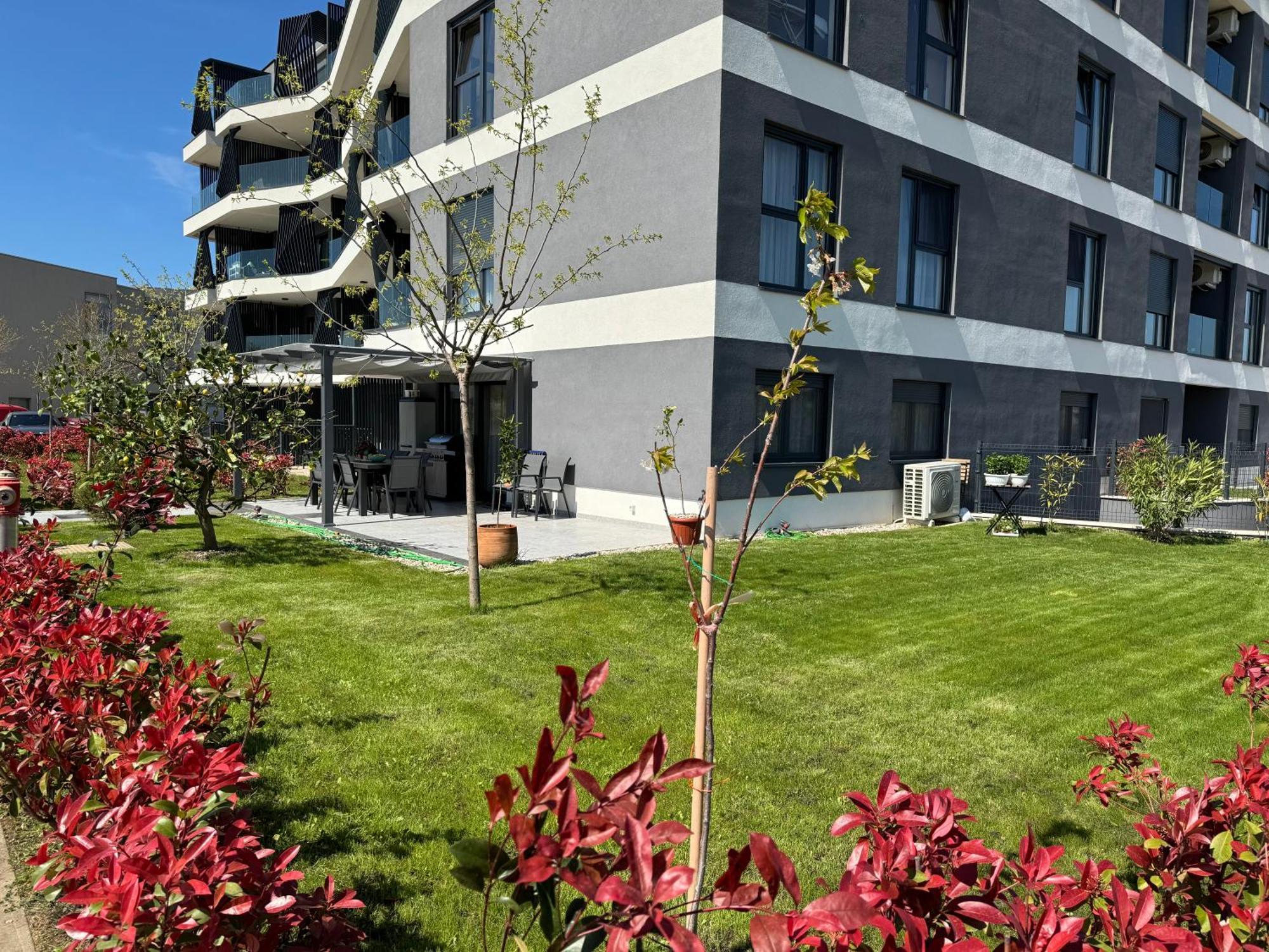 Capsula Luxury Apartment Umag Exterior photo